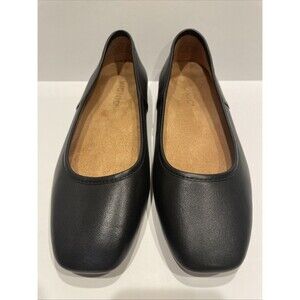 Vionic Flat Black Slip On Shoes Size 6